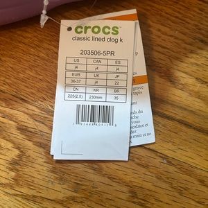 Kids fuzzy purple crocs size junior 4